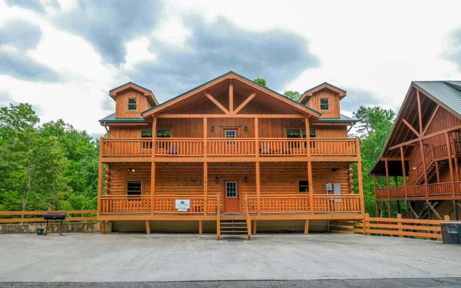 Emerald And Evergreen At Sherwood Gatlinburg Exterior photo